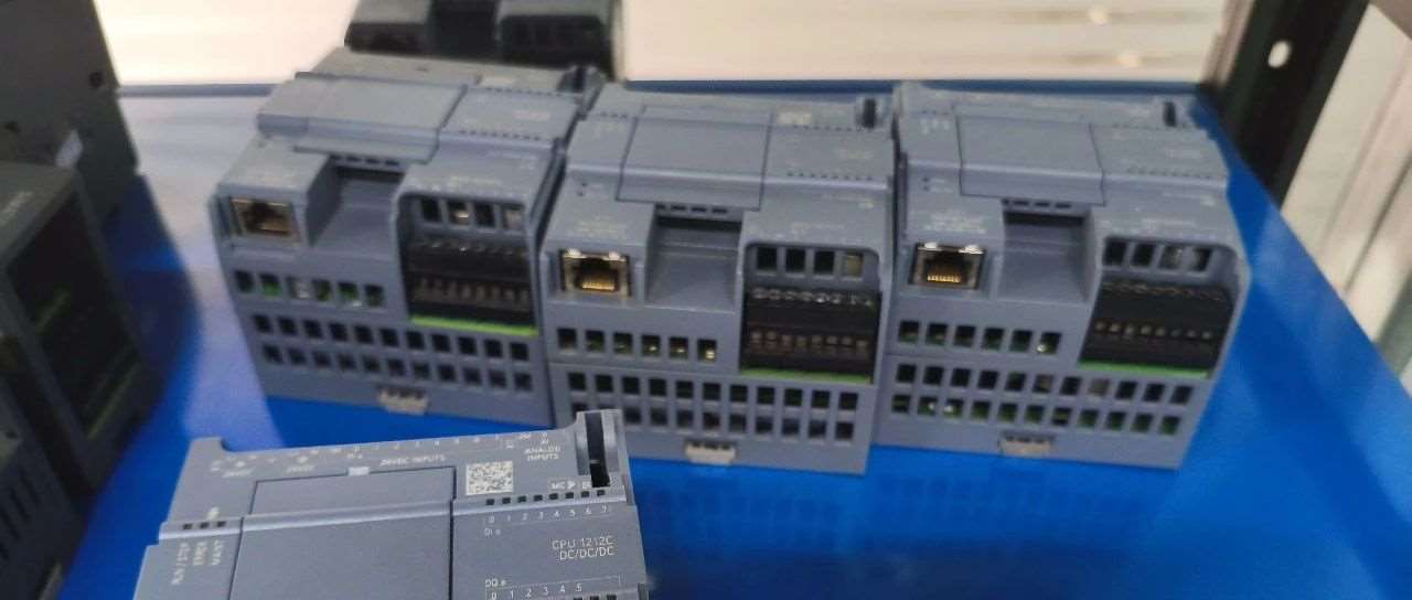 实现高效工业自动化：触摸屏与西门子S7-1200/1500的时间同步功能